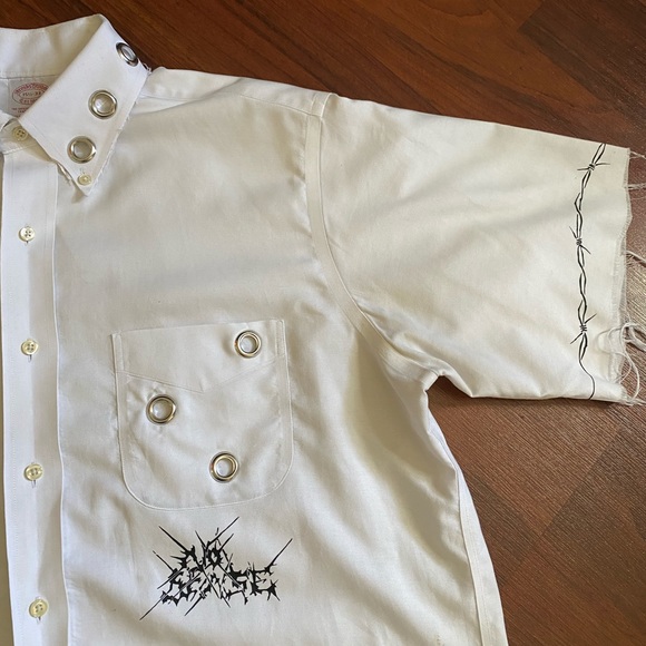 1 of 1 Distressed Sunday Shirt - Picture 2 of 4